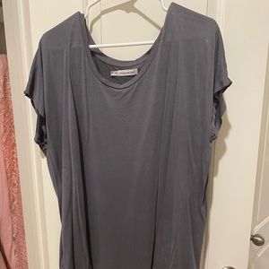 Gray tshirt